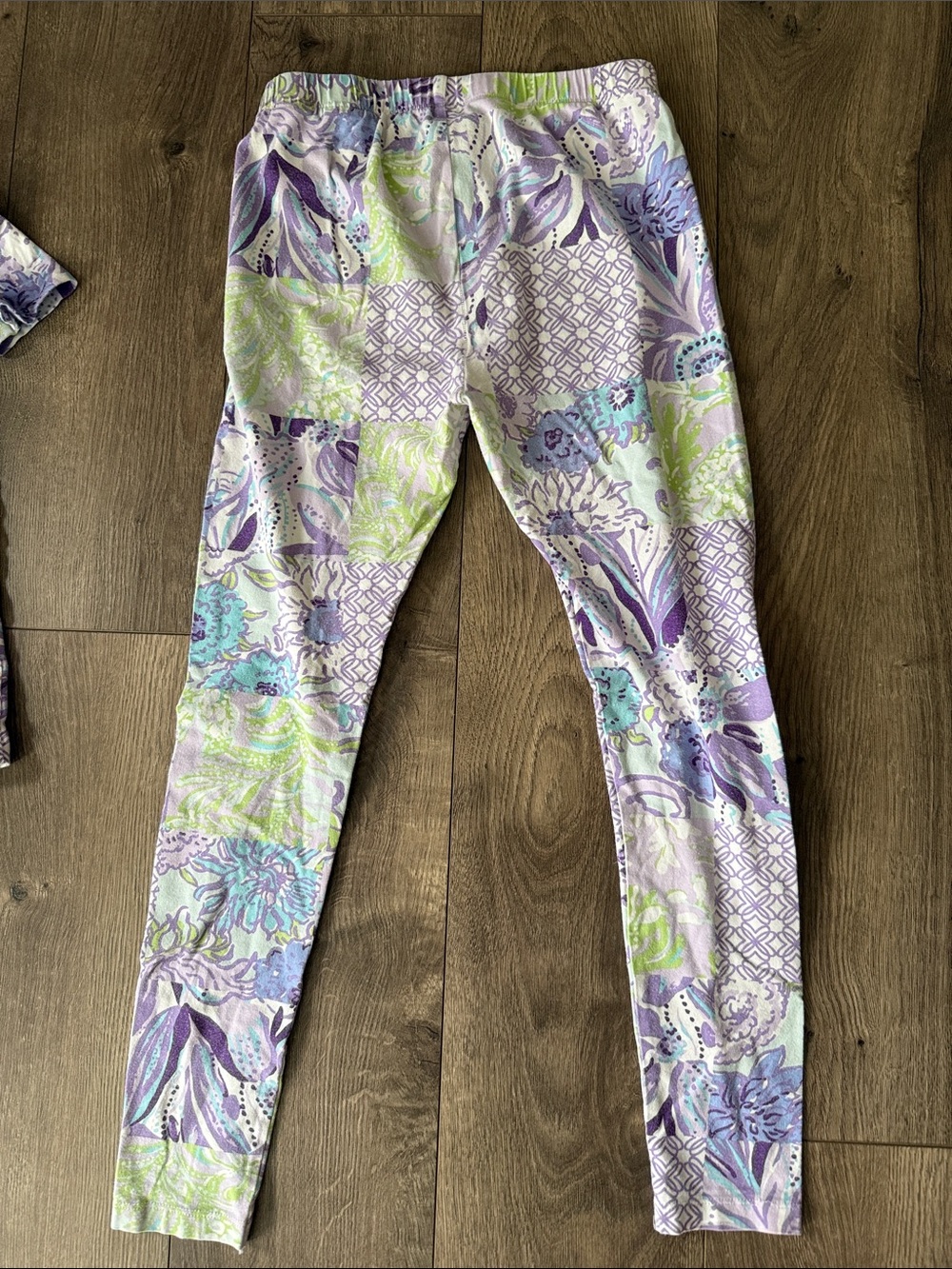 Lilly Pulitzer Lavender, Mint, and Gold Trim Sleep Top - Picture 4 of 4